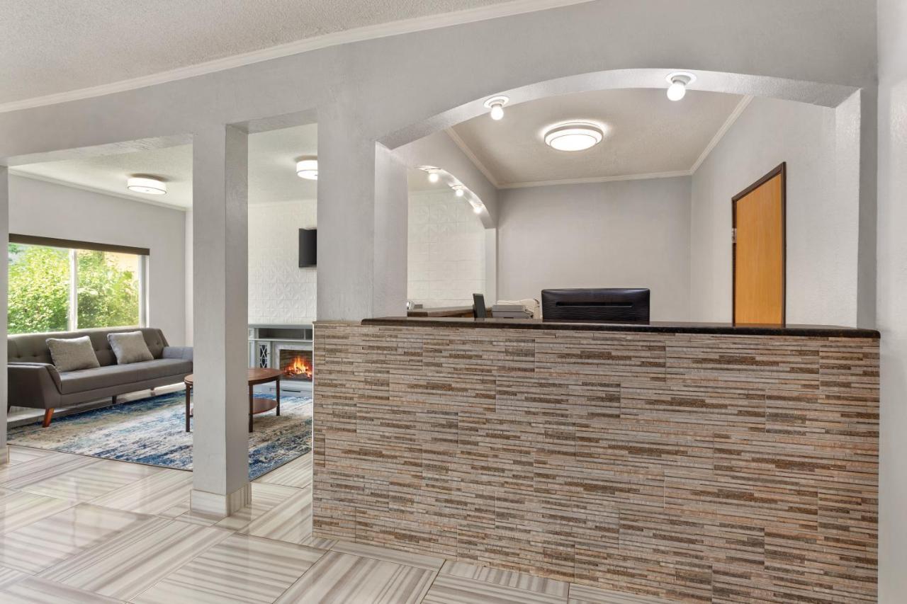 Days Inn By Wyndham Kansas City International Airport Екстериор снимка