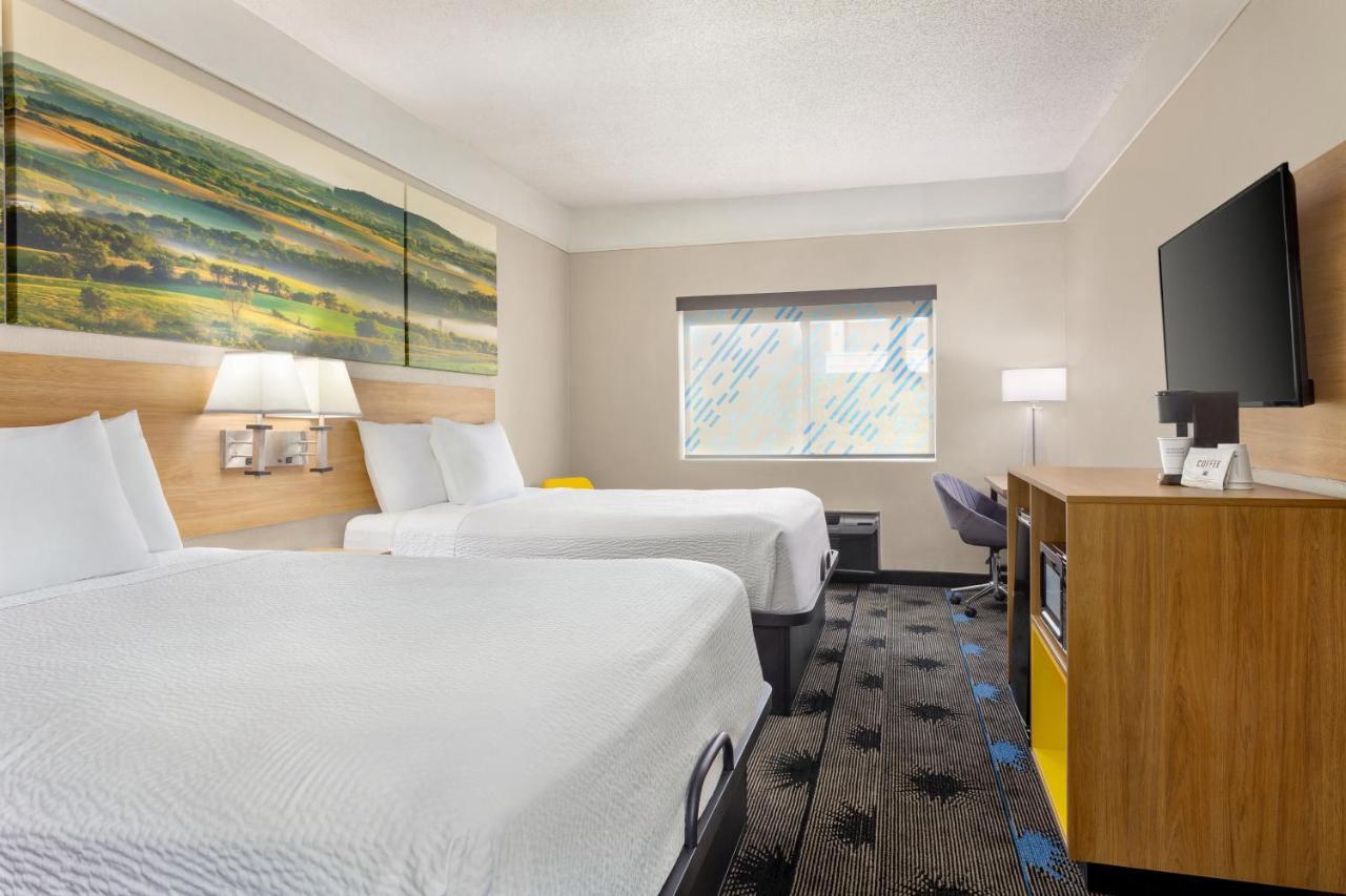 Days Inn By Wyndham Kansas City International Airport Екстериор снимка
