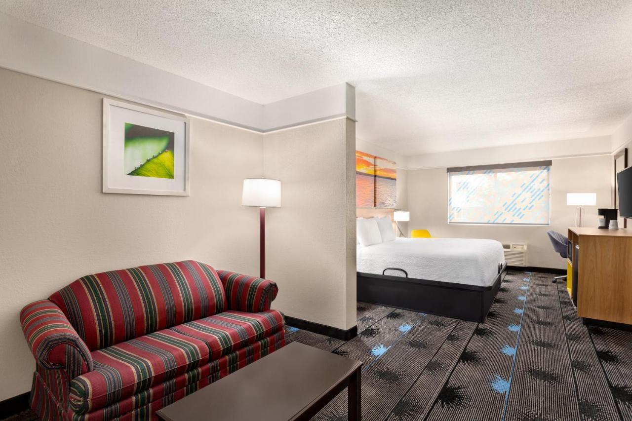 Days Inn By Wyndham Kansas City International Airport Екстериор снимка