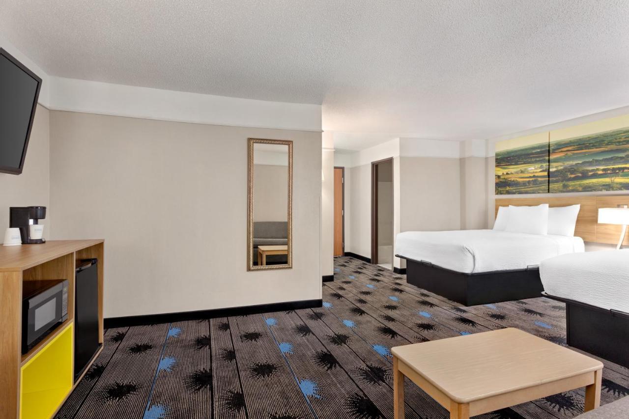 Days Inn By Wyndham Kansas City International Airport Екстериор снимка