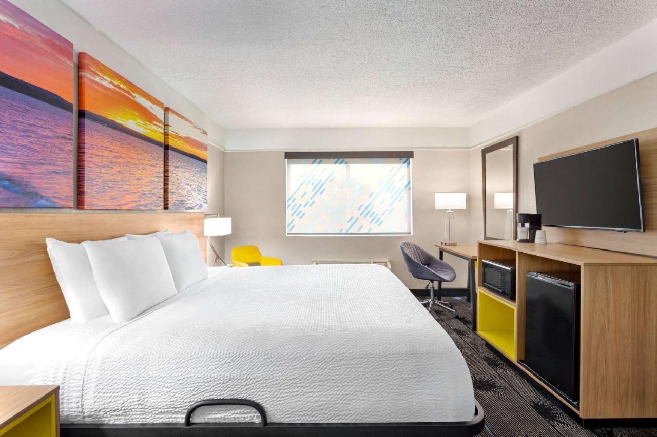 Days Inn By Wyndham Kansas City International Airport Екстериор снимка