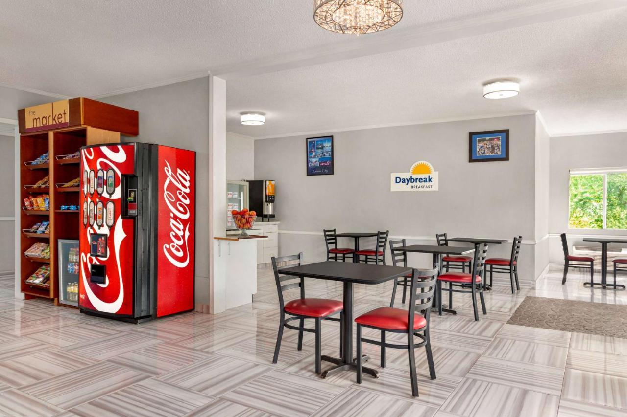 Days Inn By Wyndham Kansas City International Airport Екстериор снимка