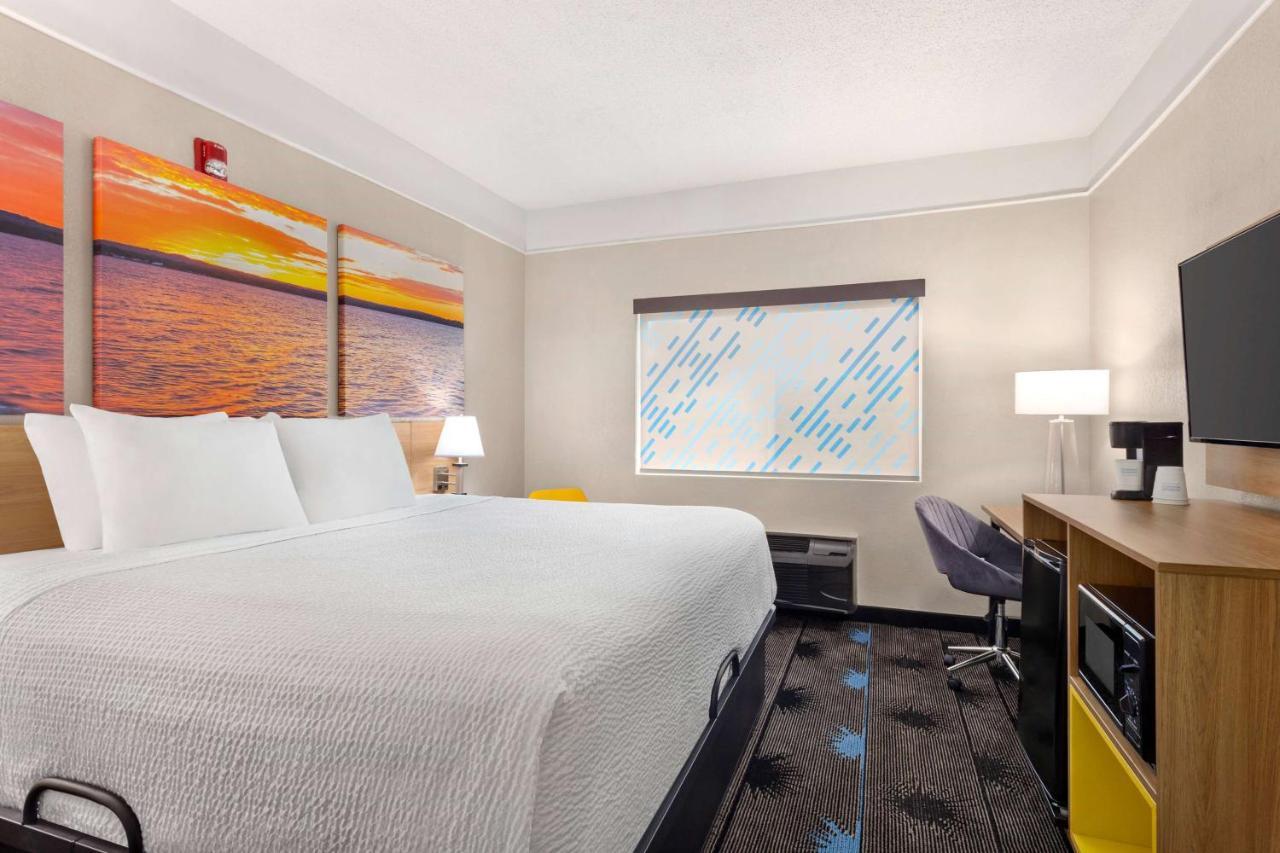 Days Inn By Wyndham Kansas City International Airport Екстериор снимка