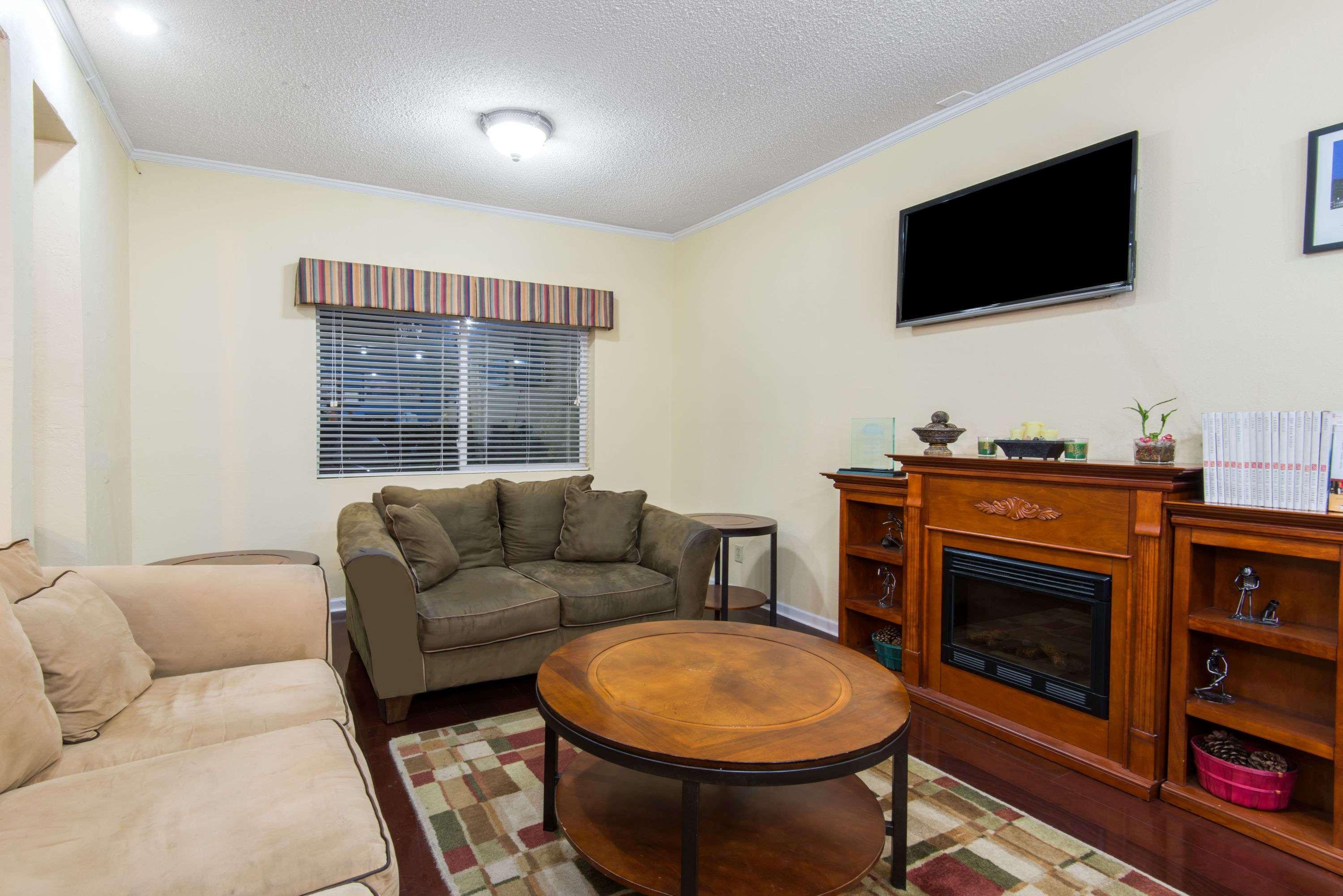 Days Inn By Wyndham Kansas City International Airport Екстериор снимка