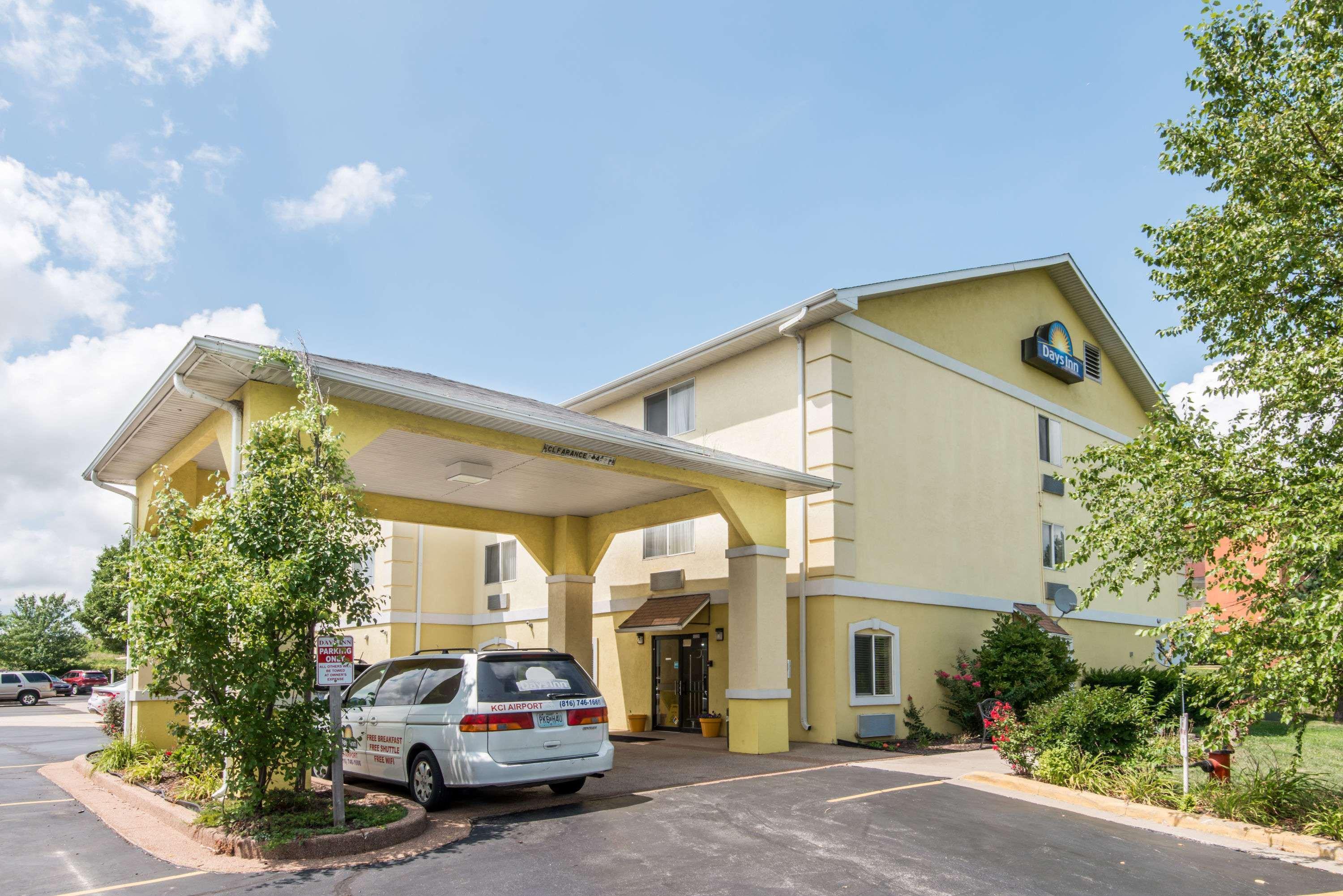 Days Inn By Wyndham Kansas City International Airport Екстериор снимка
